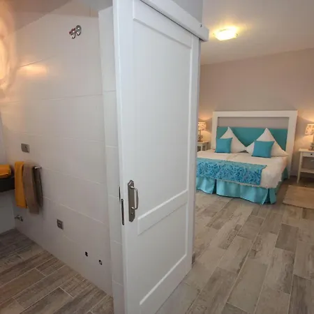 Apartment Mit Terrasse, Pool Und Garten