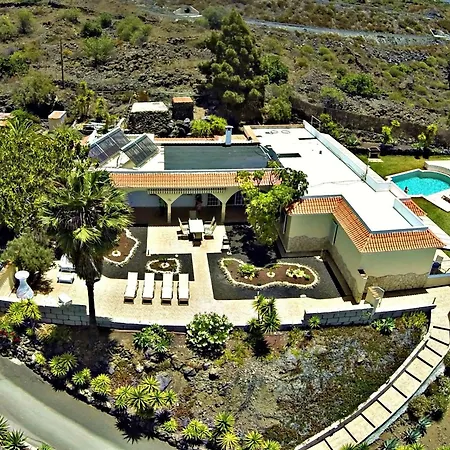 Apartment Mit Terrasse, Pool Und Garten