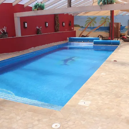 Mit Terrasse, Pool Und Garten Apartment